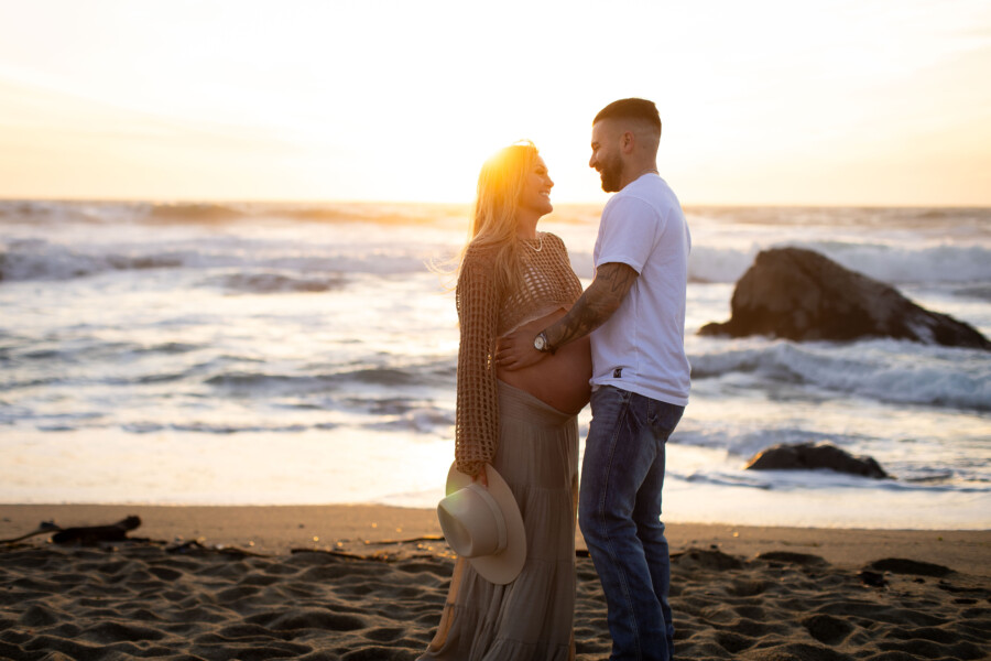 romantic photo of the cutest baby bump