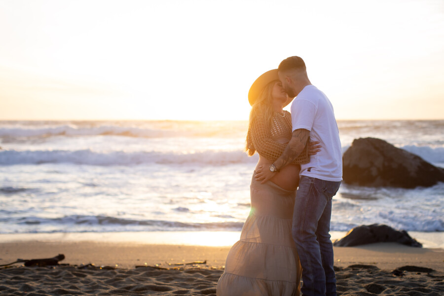 romantic maternity photos at bodega bay