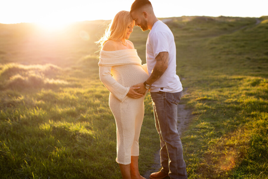 maternity photoshoot at the beach in sonoma county
