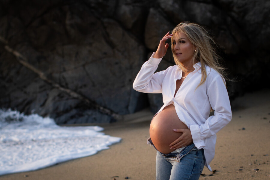 she looks like a calvin klien pregnant model

